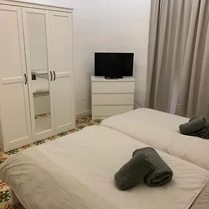 2 Bedroom In The Centre Of Βαλέτα