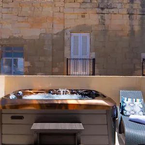 Apartment Exquisite 3-bedroom Duplex Penthouse With Jacuzzi In Centre, Valletta